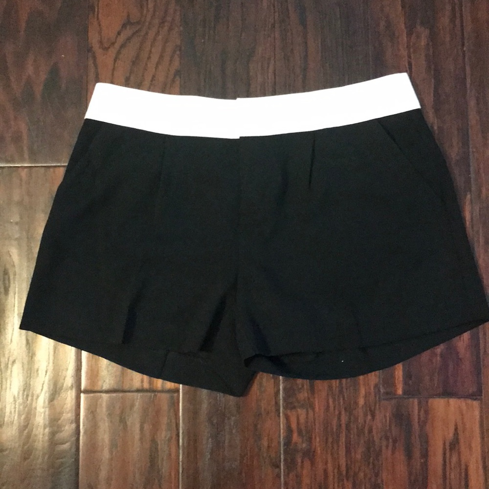 Calvin Klein Size 8 Black Shorts with Cream Trim